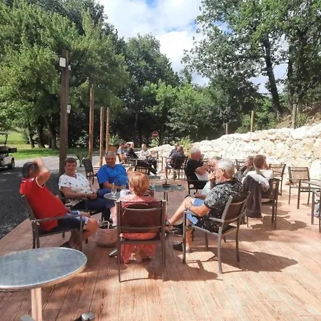 Zecamping 3 Etoiles Animaux Acceptes Parc Aquatique Proche Riviere Lot Campingplads