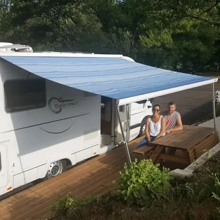 Zecamping 3 Etoiles Animaux Acceptes Parc Aquatique Proche Riviere Lot Campingplads