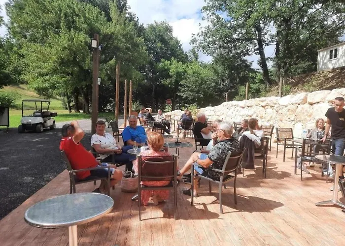 Zecamping 3 Animaux Acceptes Parc Aquatique Proche Riviere Lot Κάμπινγκ